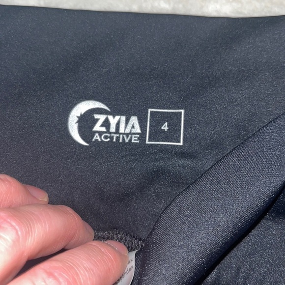 Zyia Brilliant Pocket High Rise Capri - Picture 4 of 4